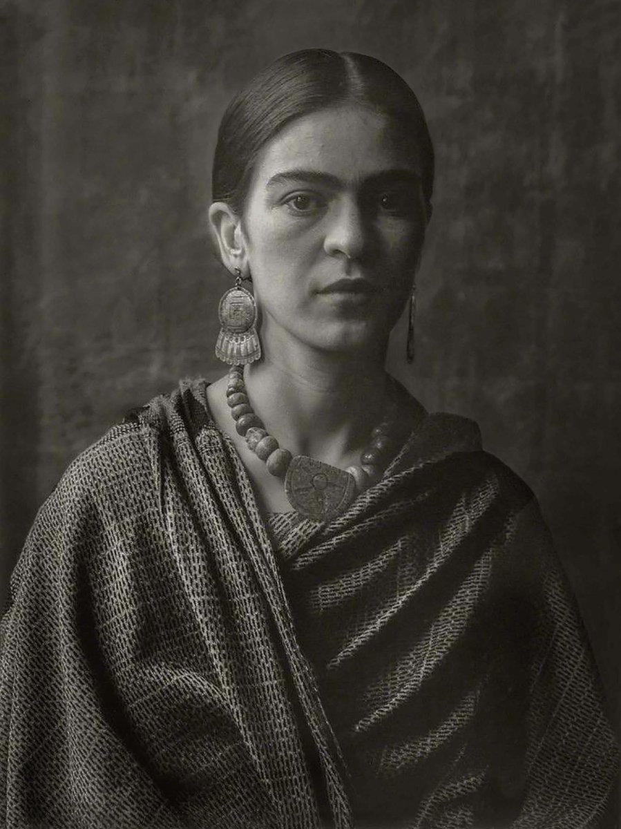 Frida Kahlo tweet media