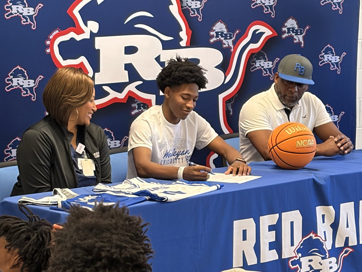 RedBankHoops's tweet image. Congrats to @DWilburJr26 for signing to Tennessee Wesleyan to continue his basketball career today. We’re excited for him and to see where this journey takes him. #CommitMEnt