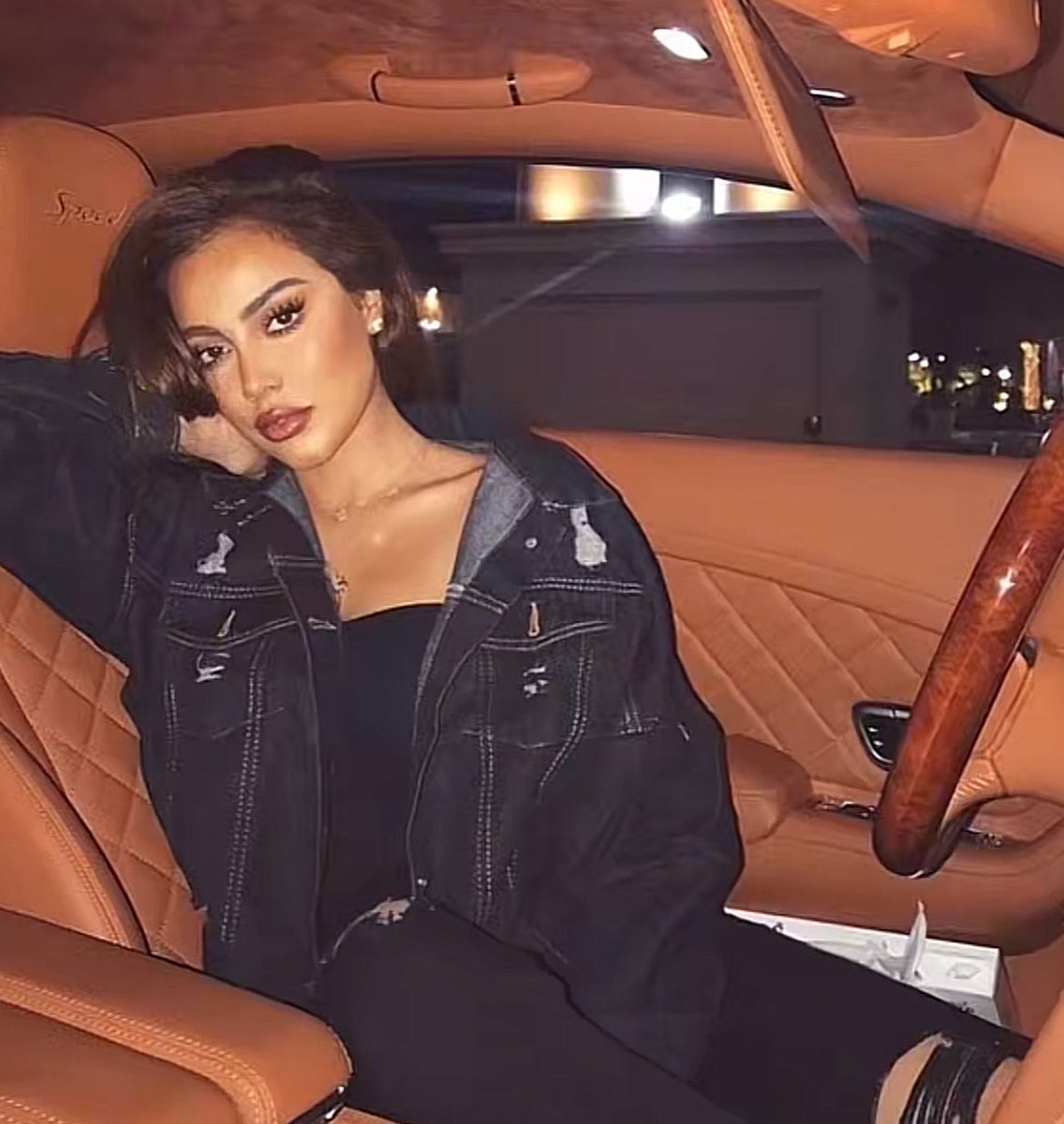 ʟᴀʏᴀɴ tweet media