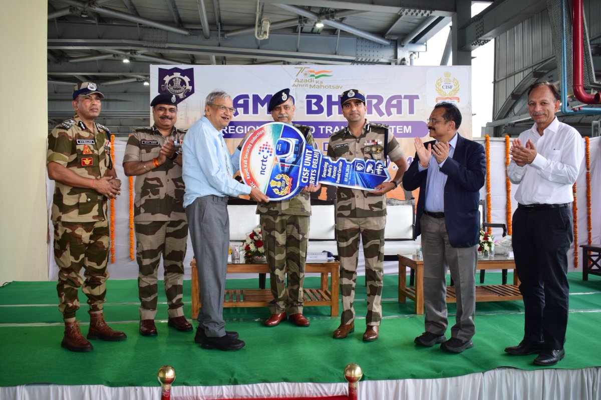 PBSHABD's tweet image. NCRTC MD Shalabh Goel handed over the insignia key to DG CISF Praveer Ranjan, marking the formal transfer of security responsibilities. 

CISF will ensure advanced surveillance, access control, anti-sabotage checks, and swift response across the corridor.

#TransitSecurity #CISF