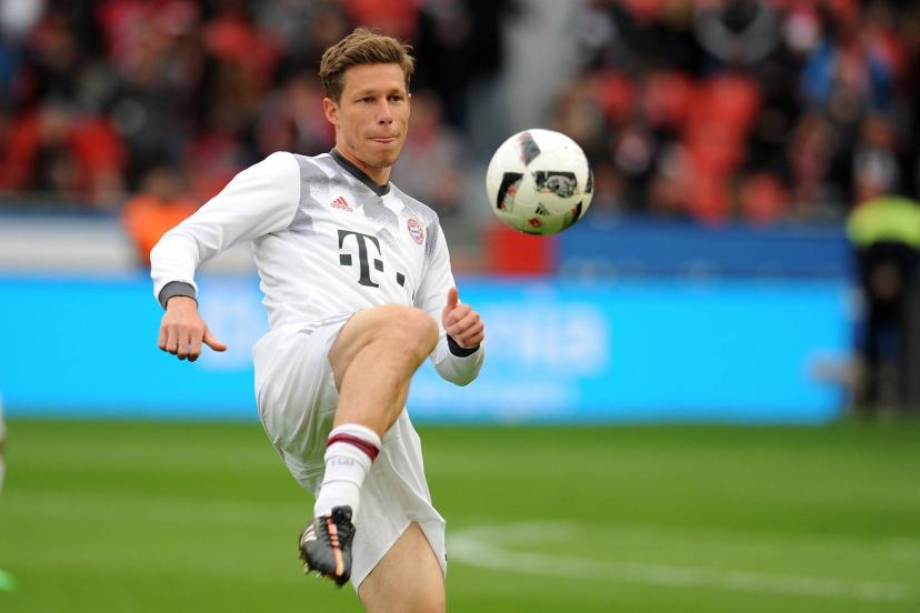 ballverstand's tweet photo. 2017 steht der Jura Student Nicolas Feldhahn (30) plötzlich im Aufgebot des FC Bayern vs. Real Madrid. Eigentlich Regionalliga vor wenigen Zuschauern &amp; plötzlich sitzt er im Flieger zum CL-Viertelfinale.

Die Geschichte von @BallersBav erzählt: 👇
https://t.co/0F9jlfHfNi https://t.co/DocYKHnaXC