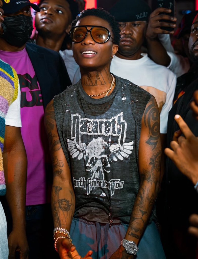 Lopezangie1011's tweet image. Wiz no get time to fight burna.. His too big for that.. But Burna go surly collect when time comes... 💯💯