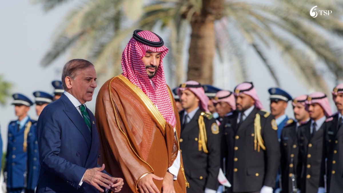 رئيس وزراء باكستان يؤكد تضامن بلاده مع السعودية ويدين هجوم إيران على منشأة نفط بالجبيل