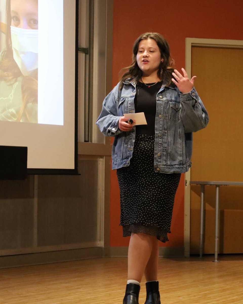 BSUCCIM's tweet image. Finding community by participating in sports, adoption, living with Crohn's disease, alternatives to social media, and forgiveness.

All of these were presentation topics at this year's 5th annual Big Talk. (🧵1/2)

#communication #college #professional #publicspeaking #ballstate