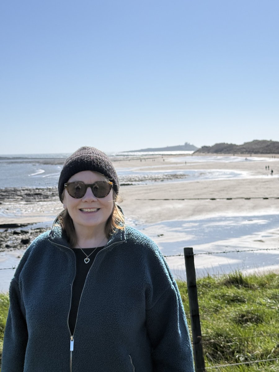 Fenkle14's tweet photo. Low newton by the sea Northumberland. It’s grim up north. Beadnell bay today. Not a cloud ☁️ in the sky. Amazing 🤩 https://t.co/1Oo3K4FePG