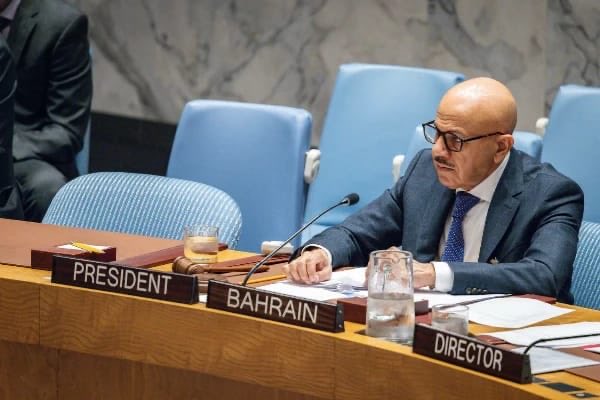 وزير خارجية البحرين: لا يحق لإيران إغلاق مضيق هرمز وممارساتها تهديد مباشر للسلم والأمن الدوليين