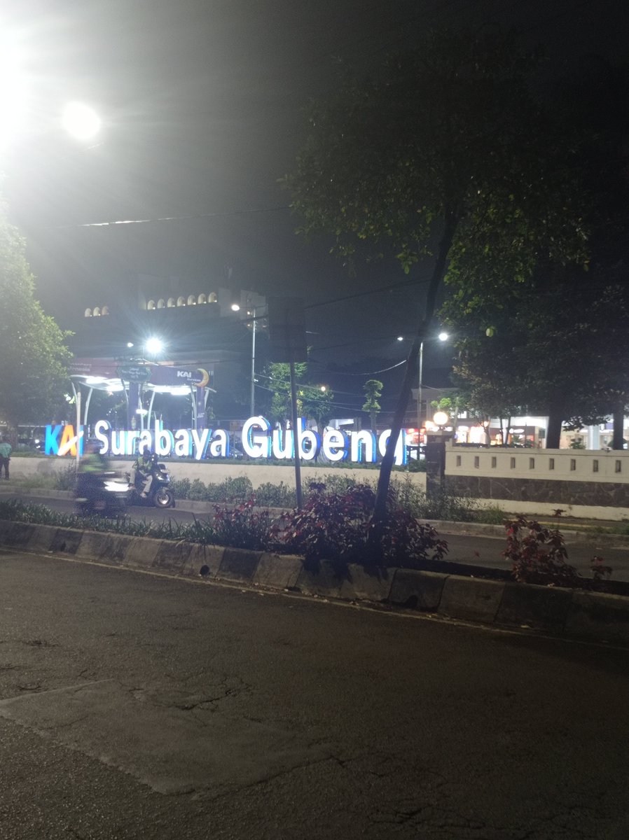 Teorimatematika's tweet image. Surabaya Dengan Cerita nya
Night ride Surabaya ✍️
#Surabaya