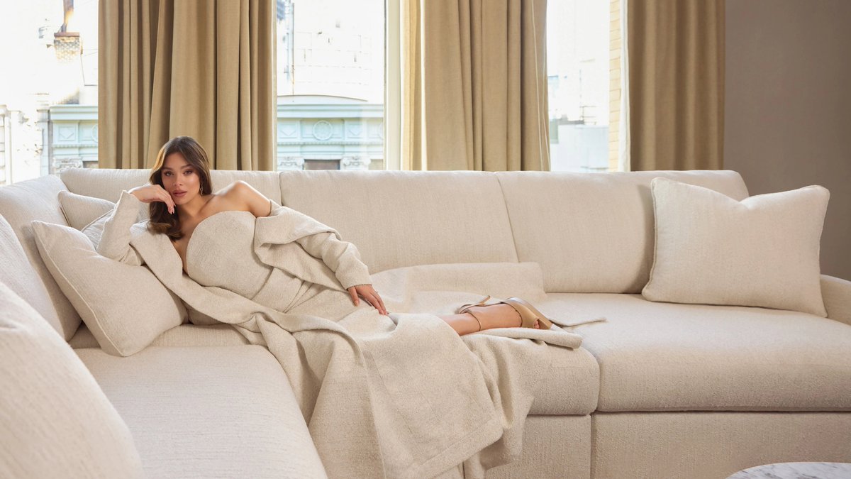 Hailee Steinfeld Daily tweet media