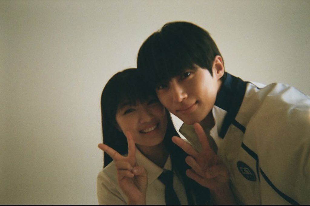 lupitajoseline's tweet image. happy 2nd anniversary my love #LovelyRunner💙💛
forever will be my fav drama, my fav couple, my fav person, both of you 
thank you for bring happiness to many people 🫶🏻✨#LovelyRunner2ndAnniversary  #ByeonWooSeok #변우석 #KimHyeYoon #김혜윤