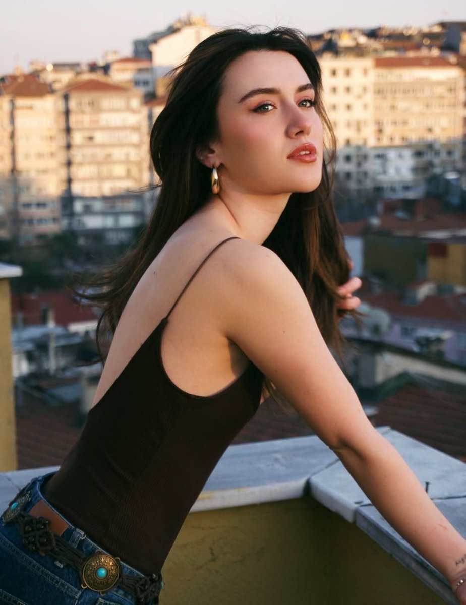 Listeland tweet media