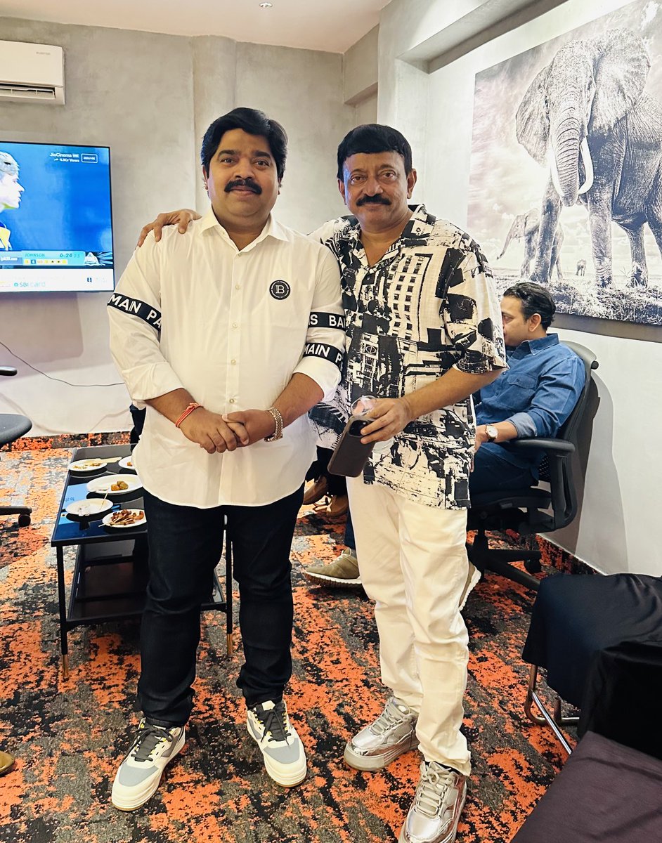 dkkzoomin's tweet photo. Happy Birthday my favourite all time Director ⁦@RGVzoomin⁩ sir https://t.co/OZqBCnhLeG