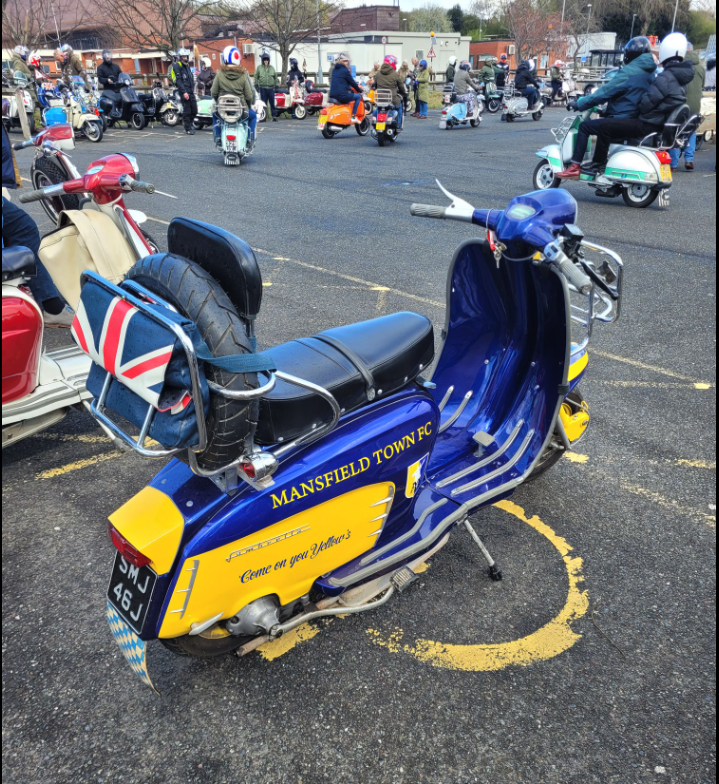 ScooteringMag's tweet image. Blimey! More football-related scooters than we thought out there! Here's one spotted on the Mansfield egg run by Carl Heath...  ⚽🛵

#Scootering #Lambretta #Vespa #ClassicScooter #ScooterLife #ScooterScene #ScooterRally #ScooterClub #TwoStrokeLife #RetroScooter #VintageScooter
