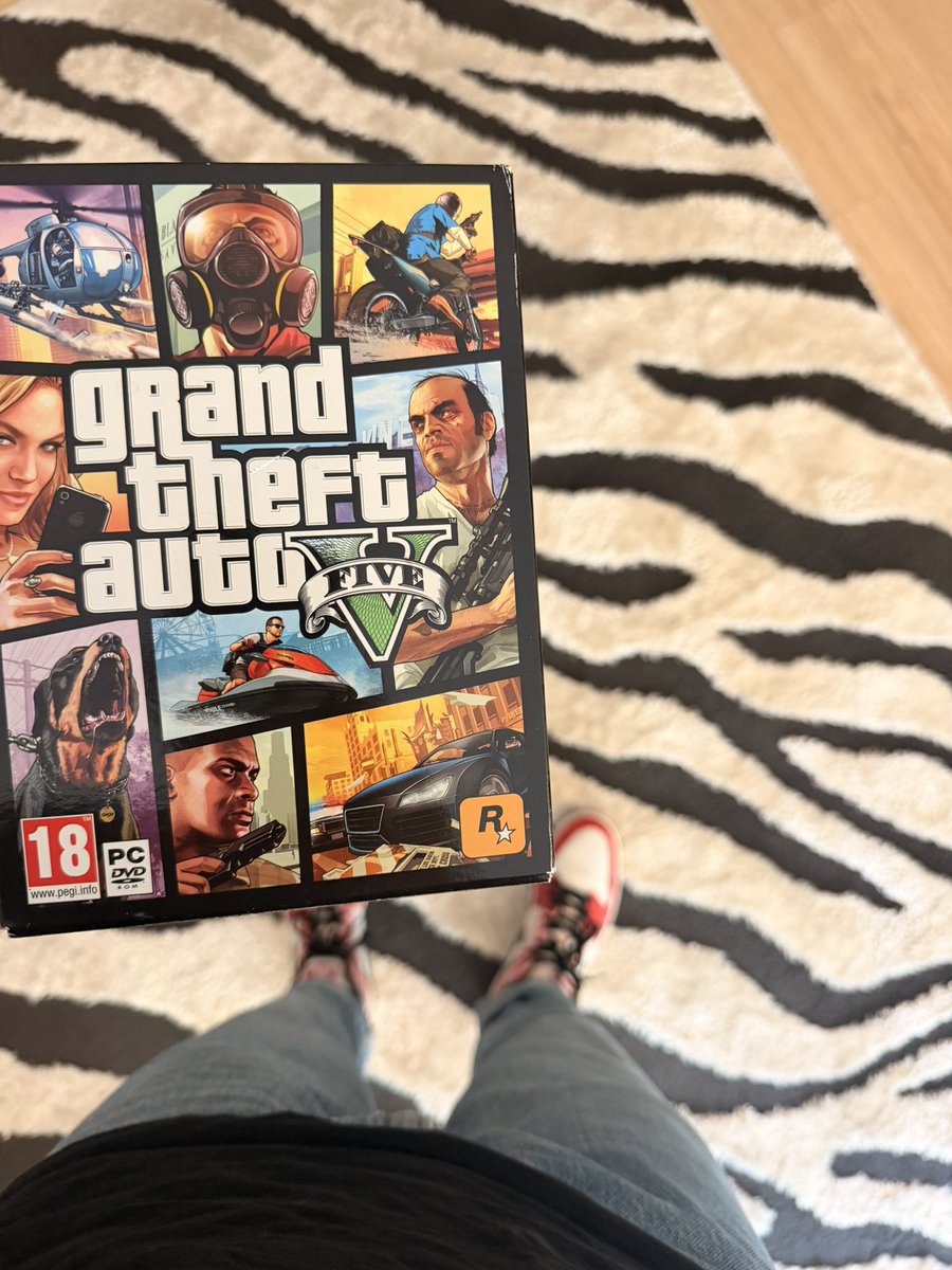 Hey <a href="/grok/">Grok</a> qual é a melhor ação para comprar hoje é só vender daqui a 1 ano?

A Nike $NKE ou a Take-Two $TTWO.