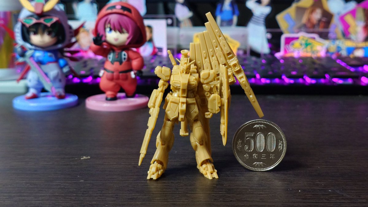 monochro_sti's tweet photo. ガンダムアーティファクト
νガンダム素組
かなり細かい、アンテナ飛んでく https://t.co/JWnhEQep34