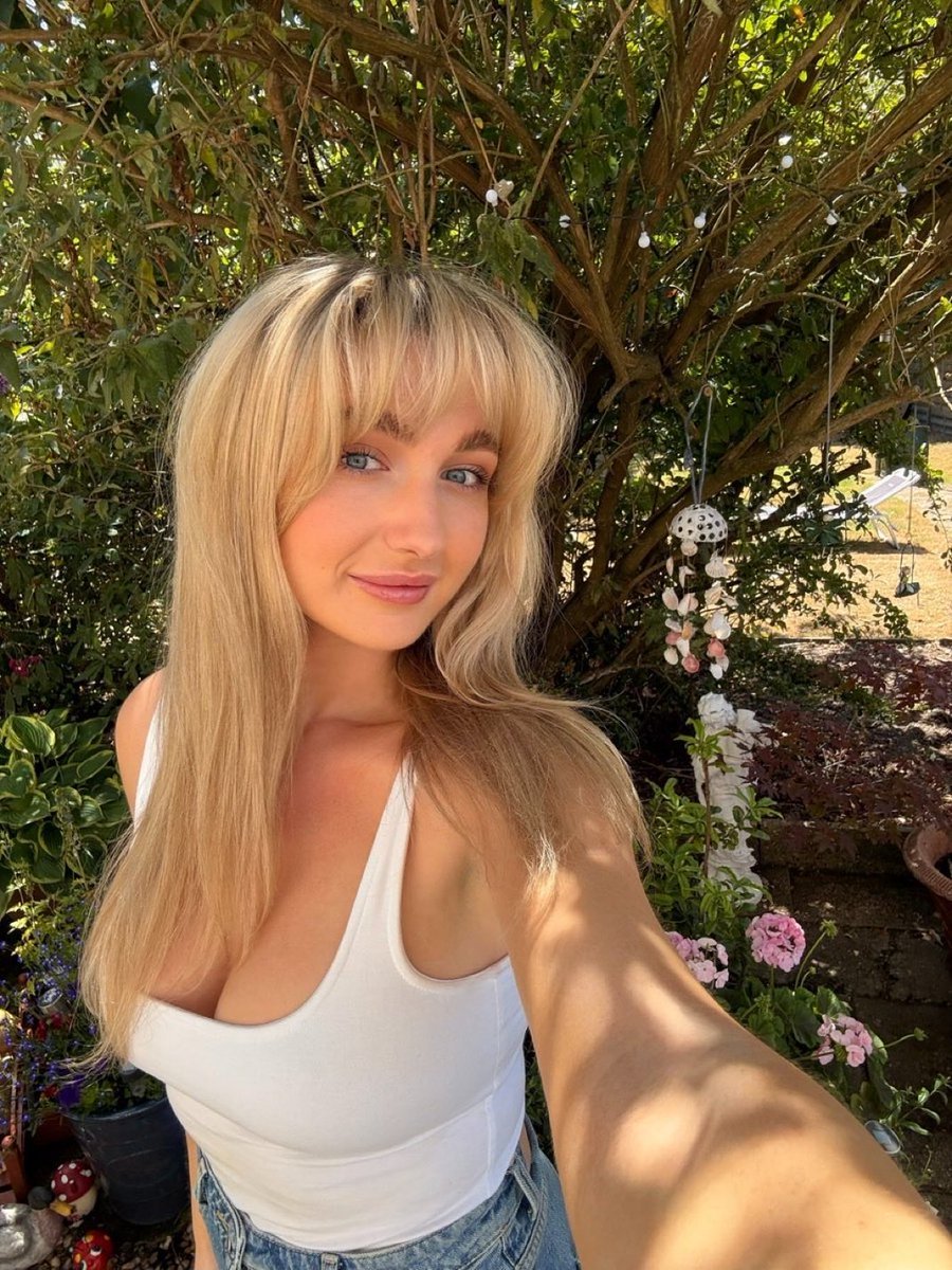 LILY tweet media