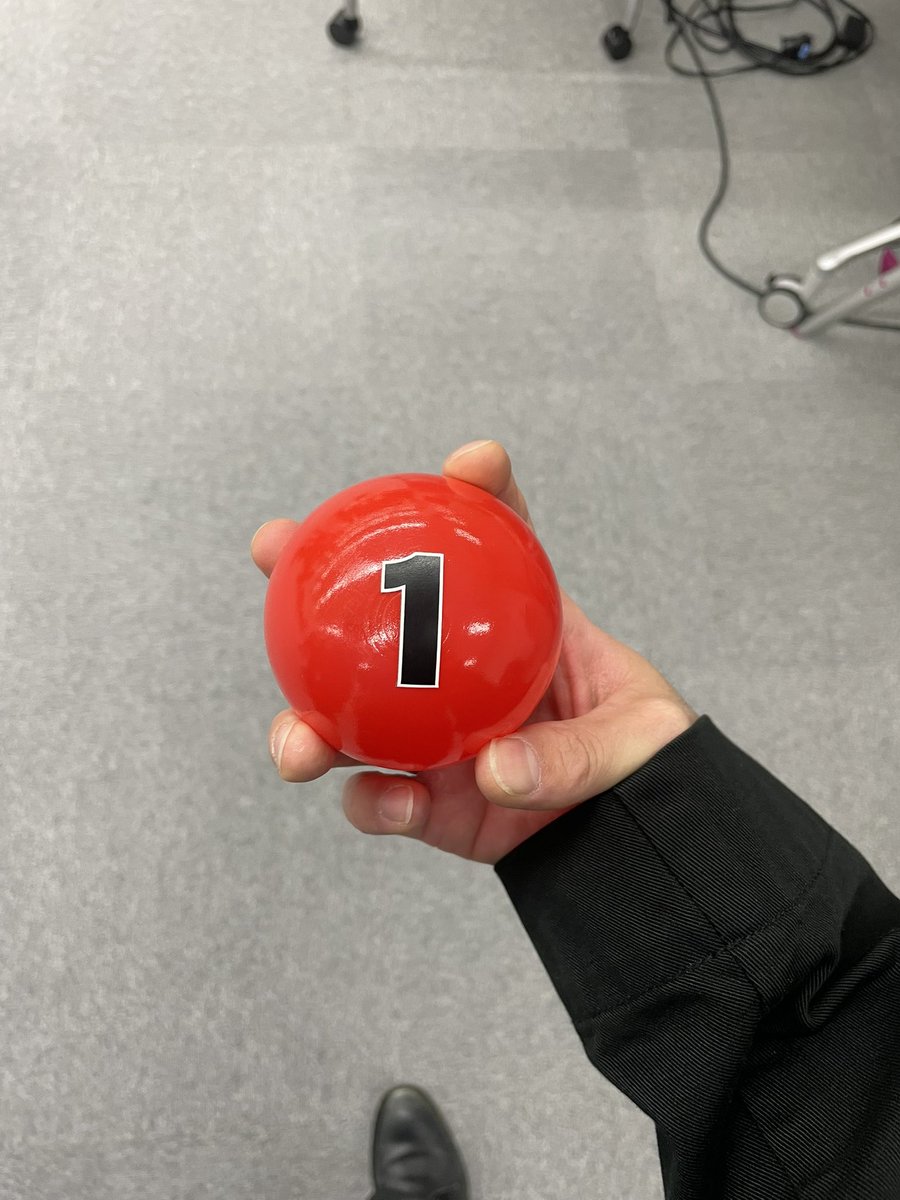 gurou_iemura's tweet photo. 第61回上方漫才大賞新人賞受賞。

あの時引いた①はあの奇跡の一点差を示唆していたのかもしれません。 https://t.co/YoMbwTT7Ky