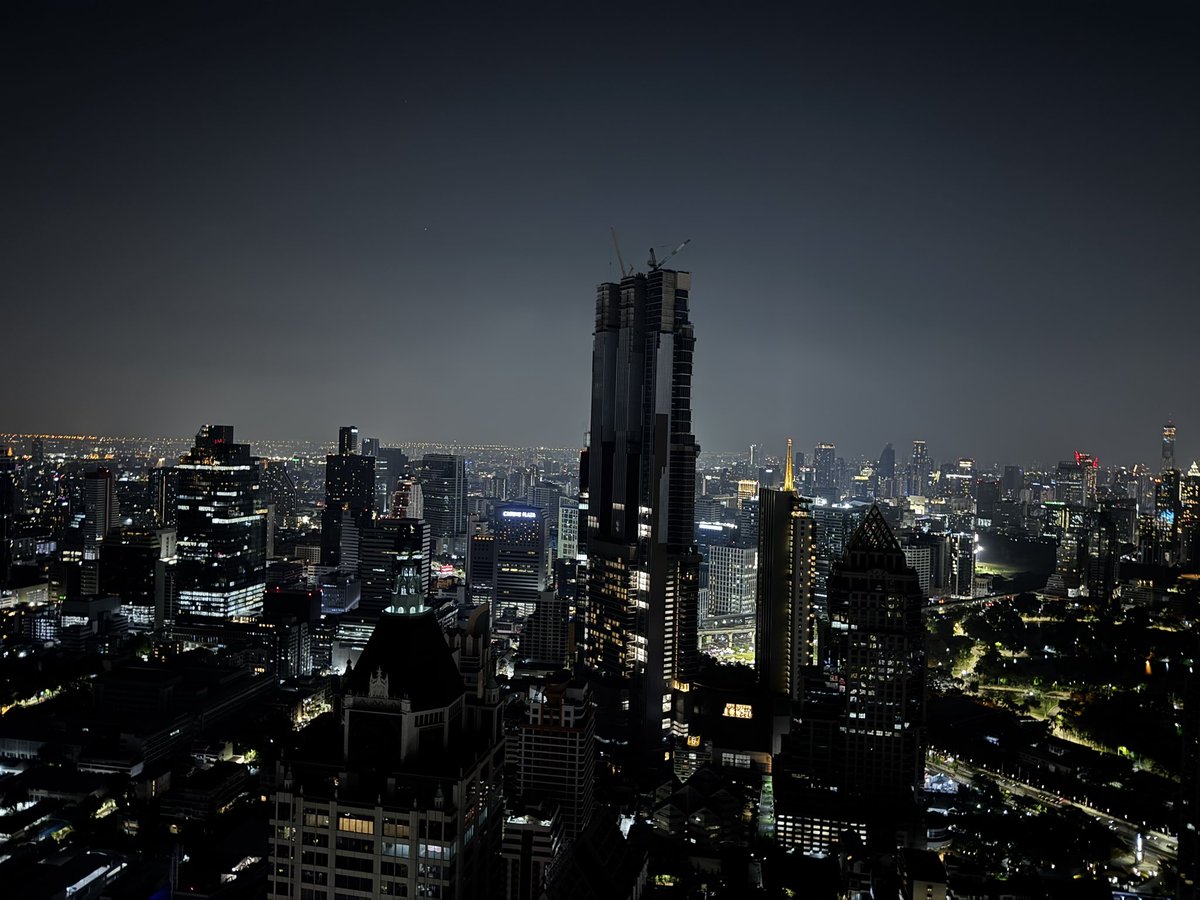 Frau und Mutter tweet media