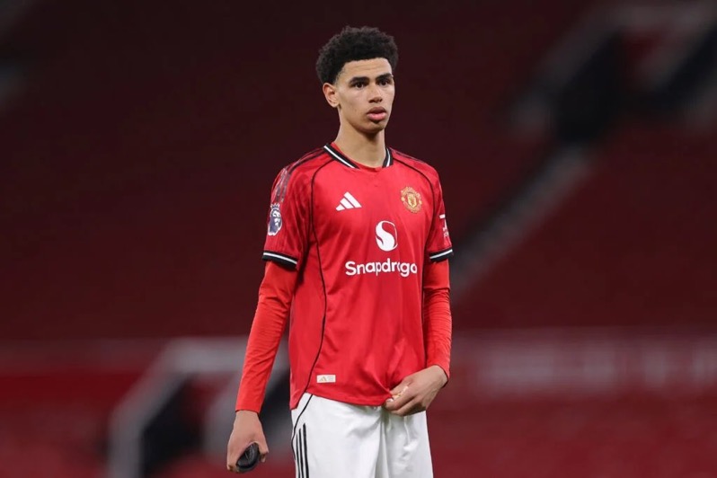 SimplyUtd's tweet image. 🚨 Noah Ajayi (17) could be involved for Manchester United U21s at Old Trafford vs Real Madrid tonight. 💫 

[@NathSalt1]