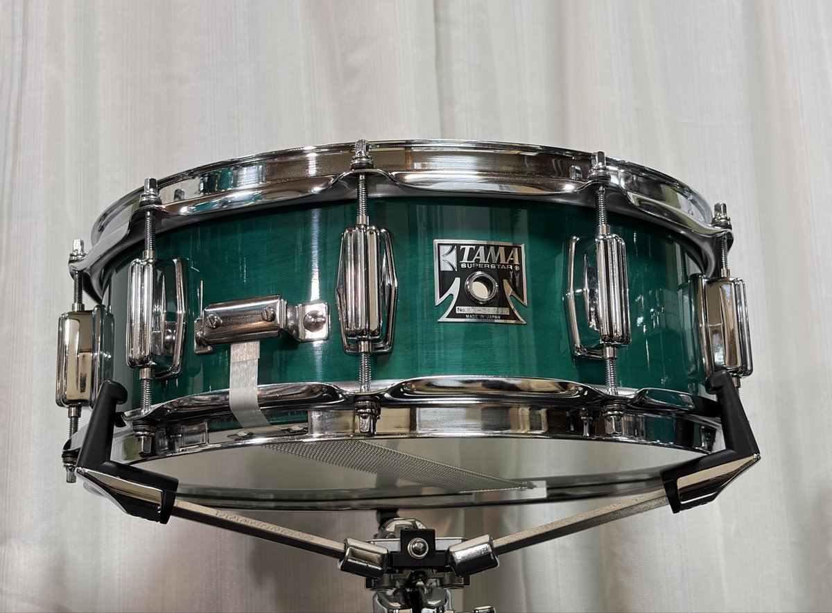 〜MNG〜
TAMA AW-555 (1983年製)

深さは5インチ、カラーはアクアマリンという、めちゃくちゃ希少なスネアドラムです✨
