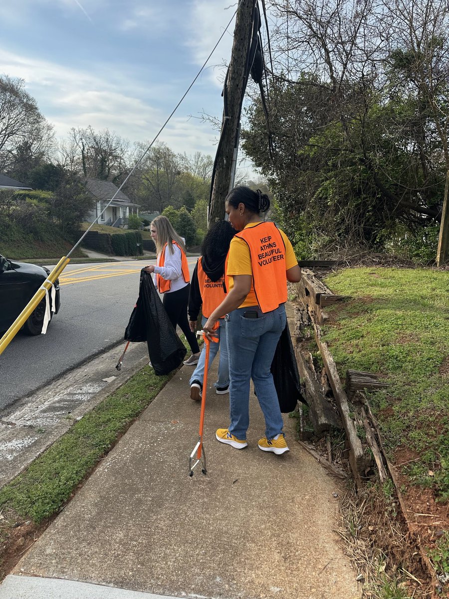 Kimarnold02's tweet photo. Proud to serve my community by organizing and leading street cleanups to keep Athens beautiful. Recap from August 2025–March 2026. #KeepAthensGABeautiful
#SigmaGammaRhoSororityInc
#GreaterService #GreaterProgress 🌍♻️ https://t.co/Rqhrbdcp5n
