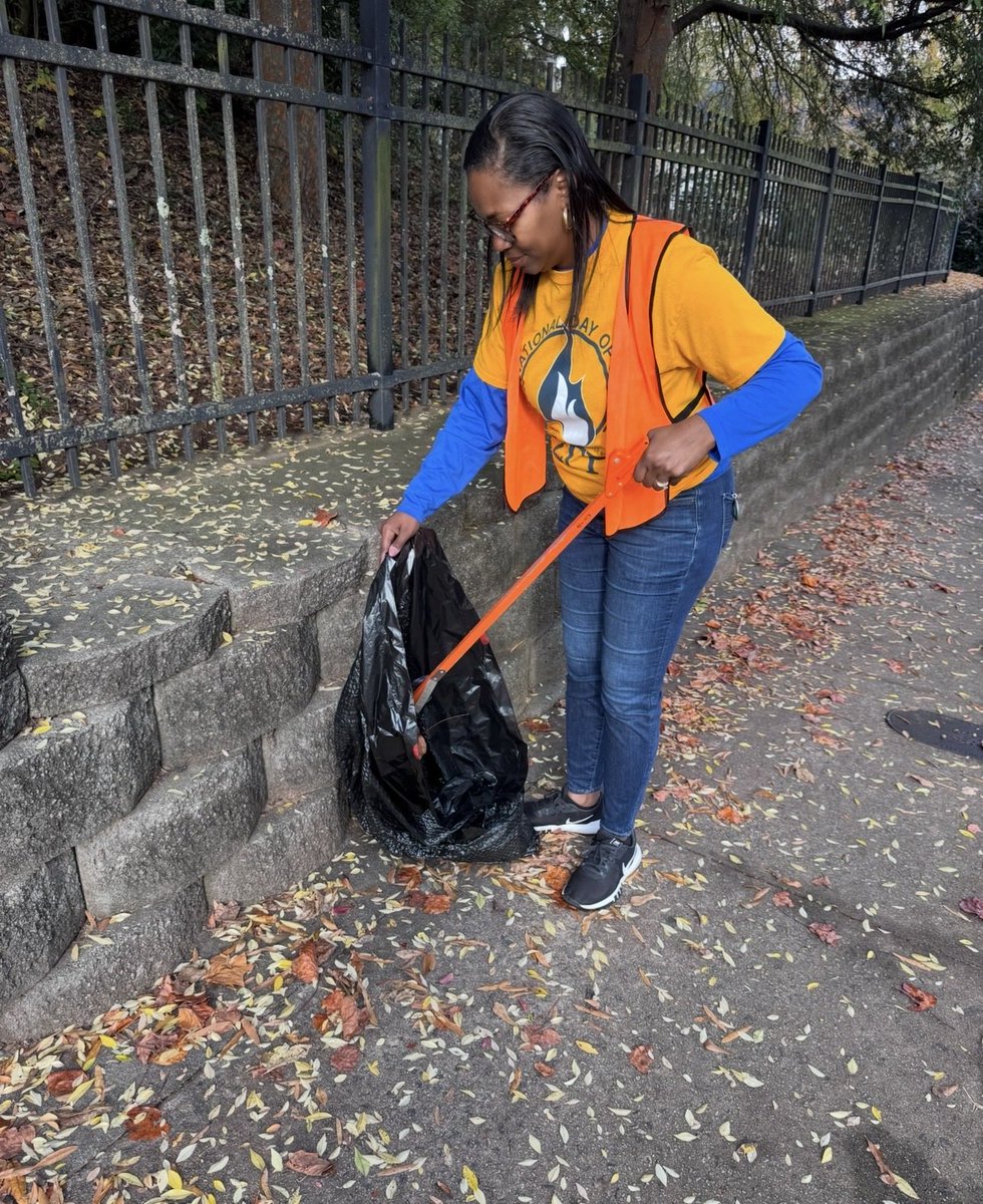 Kimarnold02's tweet photo. Proud to serve my community by organizing and leading street cleanups to keep Athens beautiful. Recap from August 2025–March 2026. #KeepAthensGABeautiful
#SigmaGammaRhoSororityInc
#GreaterService #GreaterProgress 🌍♻️ https://t.co/Rqhrbdcp5n