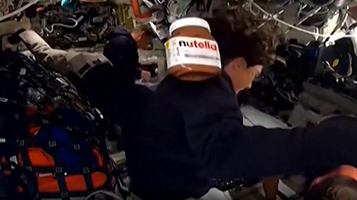ntvde's tweet image. Macht Artemis-2-Crew Werbung?: Nutella auf Mondmission heizt Spekulationen im Netz an n-tv.de/mediathek/vide…