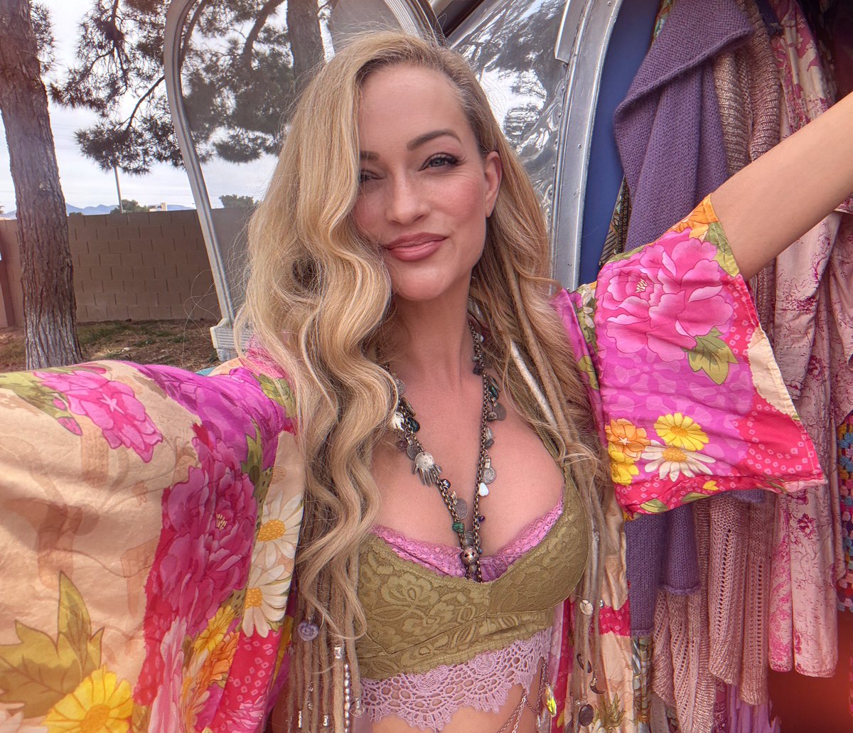 Mindy MF Robinson 🦄 tweet media