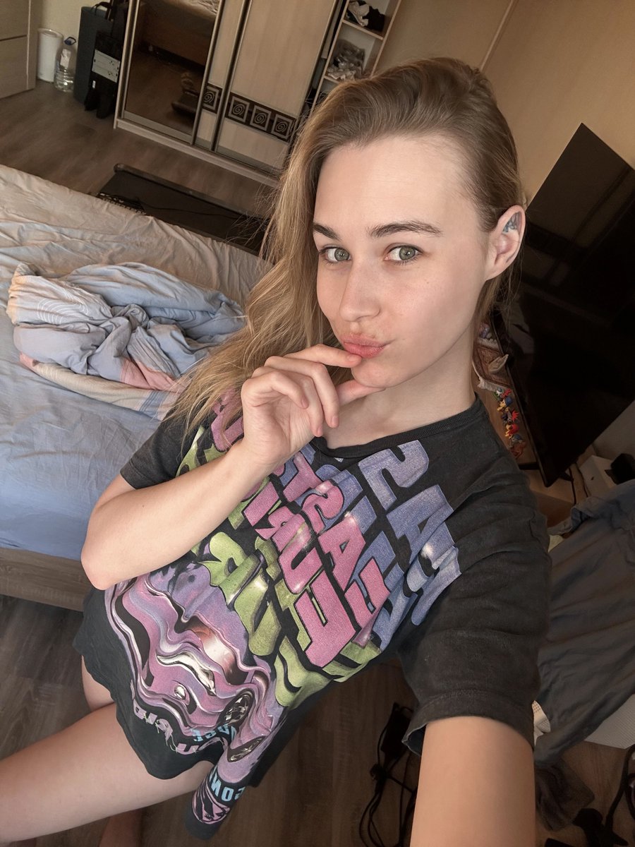 классная настя tweet media