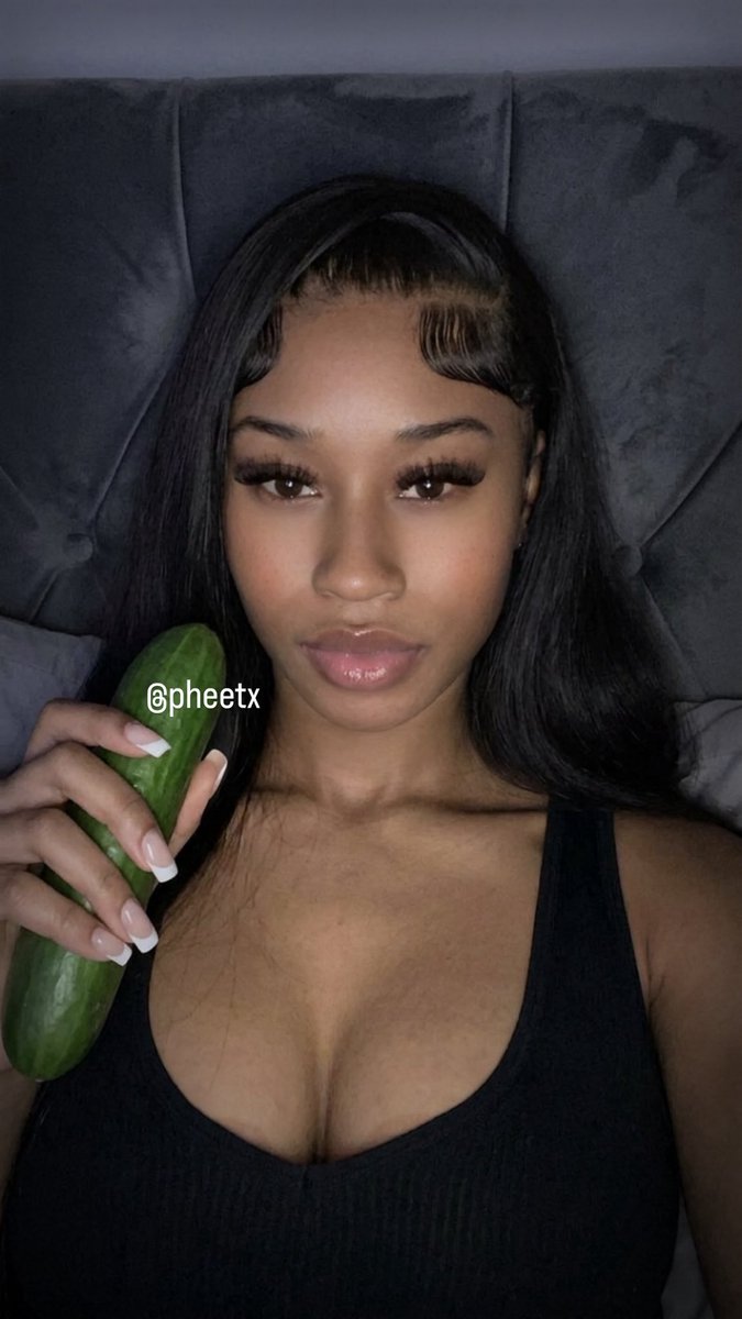 PheeTX's tweet photo. 7 inches looks soo good in my hand 🥒💦#7inch #bbc #bwc https://t.co/vZXVTmqXS8