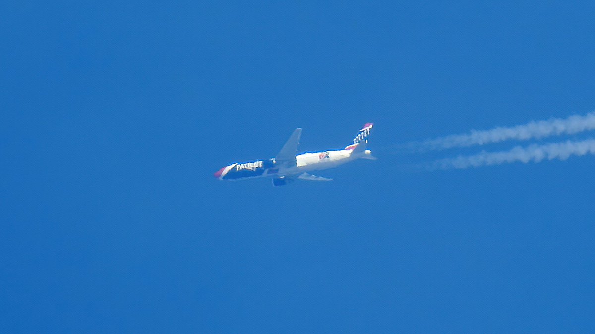 EHSBspotter's tweet photo. New England Patriots (operated by Omni Air International) Boeing 767-323(ER) N225NE spotted over the Netherlands as United States Transportation Command flight #CMB170 today, likely carrying U.S. soldiers.
#NLspot https://t.co/1lFbAmYLNl