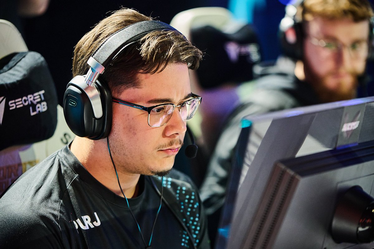 CoD Clipped tweet media