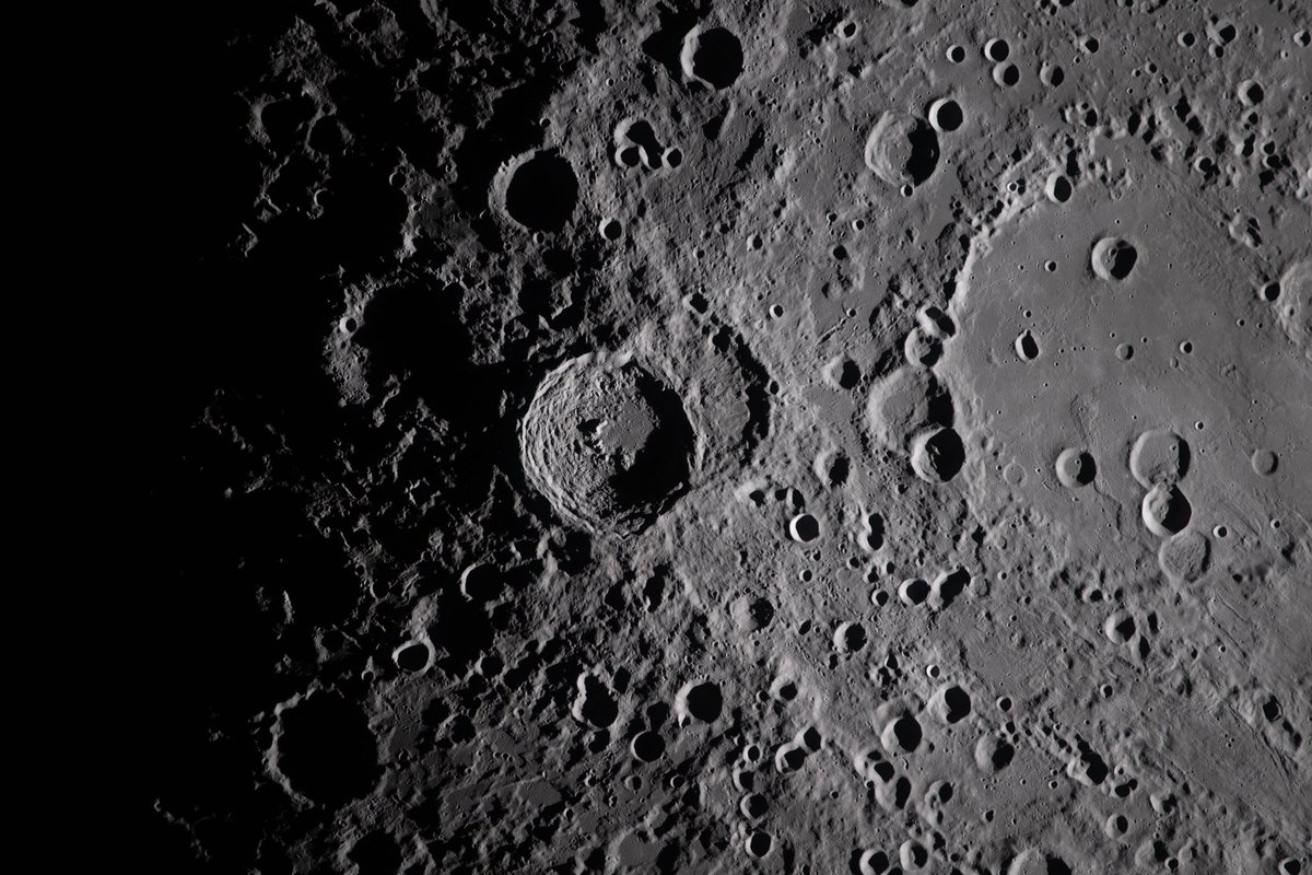 pauloandrepa's tweet photo. Fotos tiradas da Artemis II são de tirar o fôlego. O universo é incrível mesmo. https://t.co/F4gsG1Nvnx