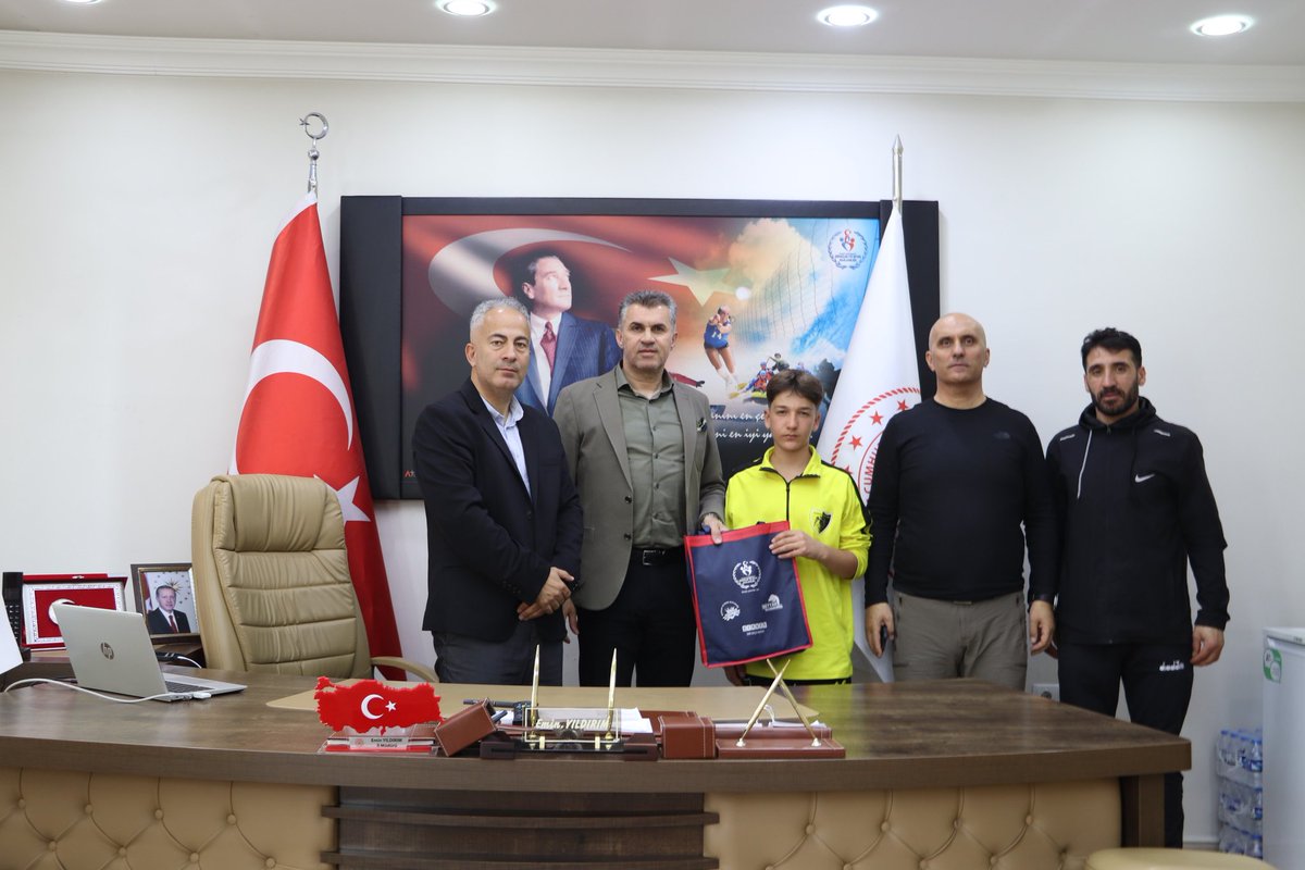 HAKKARİ SPOR’DAN TARİHİ BAŞARI! 🇹🇷⚽

Hakkari Spor’un başarılı orta saha futbolcusu Arjin Rodi Noyan, U14 Millî Takım bölge karması seçmelerinde gösterdiği üstün performansla büyük bir başarıya imza attı.