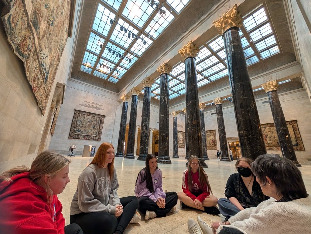 TongieHigh's tweet photo. High school students enrolled  in Painting II and European Literature toured the Nelson-Atkins Museum of Art in Kansas City today, examining European art from the Medieval, Renaissance, and Baroque periods. https://t.co/2aQavuEFBt