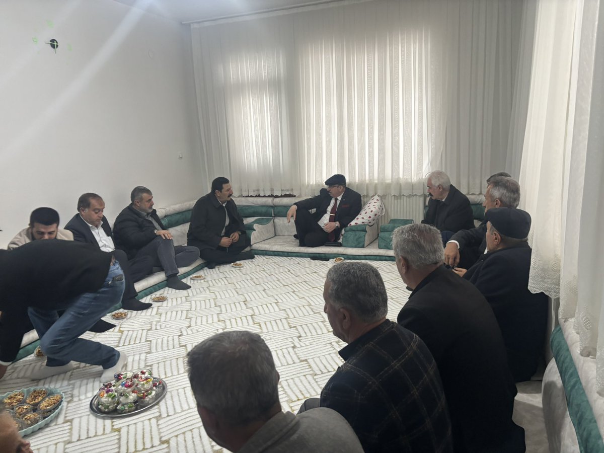 MS_Ozbek's tweet photo. #Gevdan ve #Ezdinan Aşiretine mensup husumetli iki aile bir araya getirildi. Barışta emeği geçen herkesten Allah razı olsun. https://t.co/JOfAufKFmj