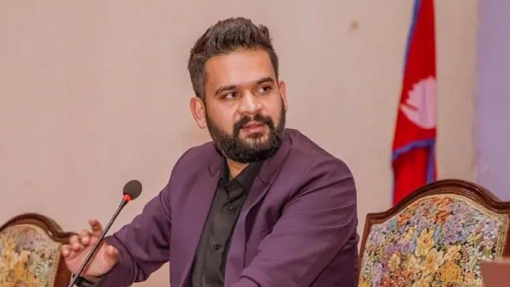 गरे के हुँदैन र ?

प्रधानमन्त्री बालेन्द्र शाह ‘बालेन’ नियुक्त भएको १० दिनपछि भोलि विदेशी राजदूतहरूसँग सामूहिक भेट गर्दैछन्, जसमा परराष्ट्रमन्त्री शिशिर खनाल पनि सहभागी हुनेछन्।

विगतमा प्रधानमन्त्री नियुक्त भएसँगै कूटनीतिक मर्यादाभन्दा बाहिर गएर राजदूतहरूको अत्यधिक आवतजावत र सहज