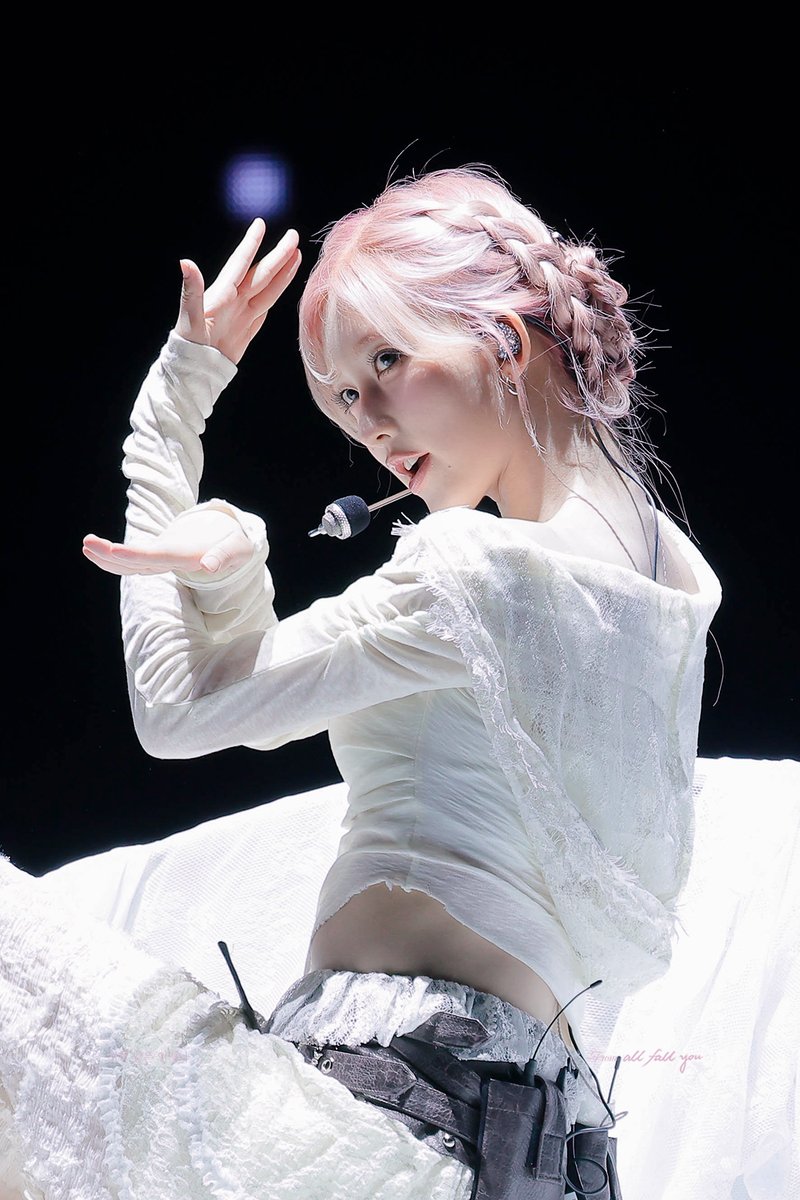 𝑎𝑙𝑙 𝑓𝑎𝑙𝑙 𝑦𝑜𝑢. tweet media