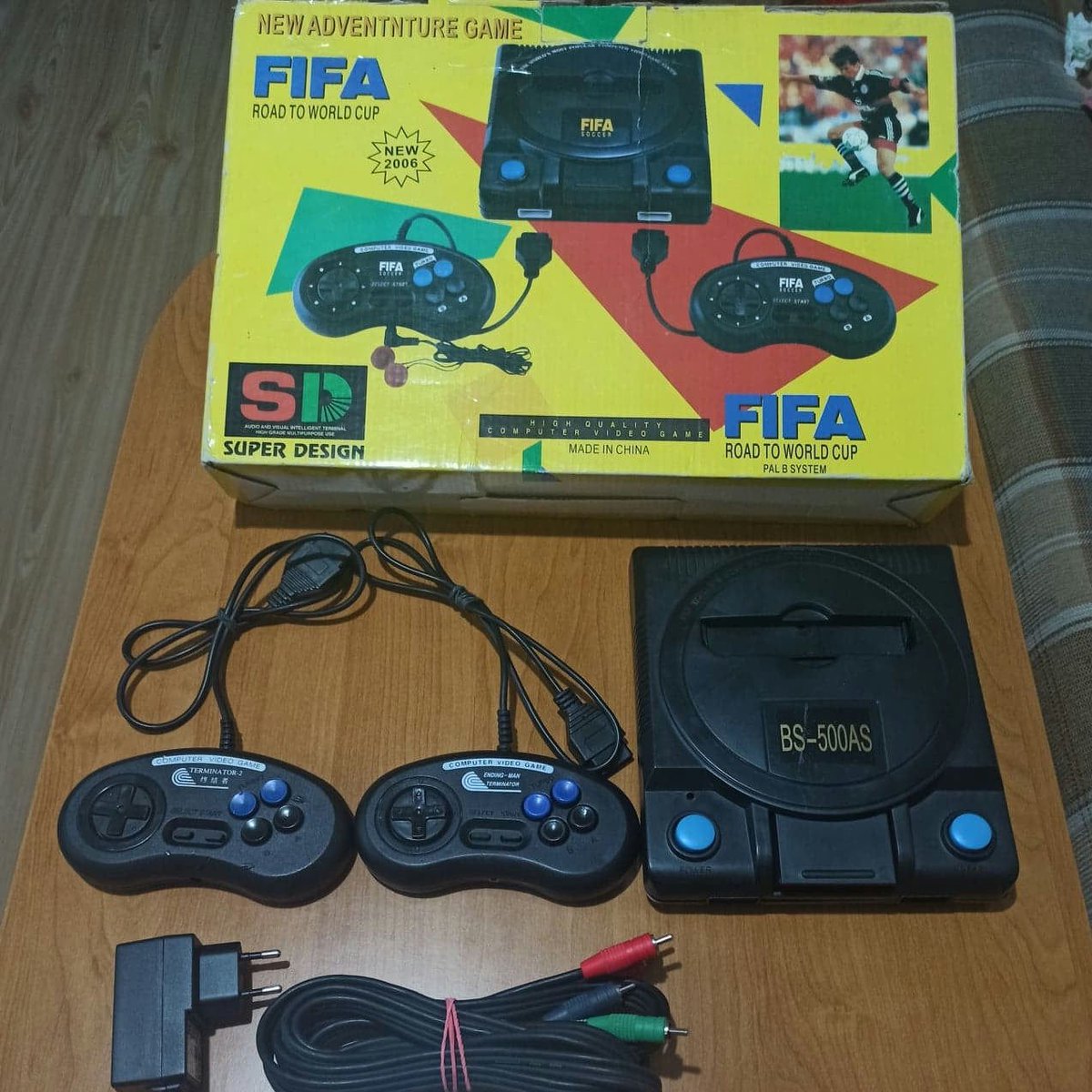 401_db's tweet image. New arrival item at Unauthorizon.

Brand: SUPER DESIGN  
Name: FIFA, NEW ADVENTURE GAME
*ROAD TO WORLD CUP, NEW 2006
Model: BS-500AS
Region: unknown

#Famicom/#NES based console, released by unknown supplier.

unauthorizon.org/record/reclEyY…

#famiclone #bootlegconsole #retrogame
