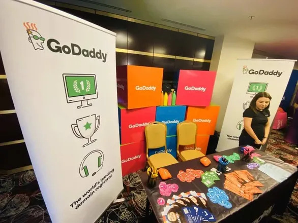 HostingJournal's tweet image. #WebHosting GoDaddy Launches AI Agent Identity System with LegalZoom dlvr.it/TRw7Pc