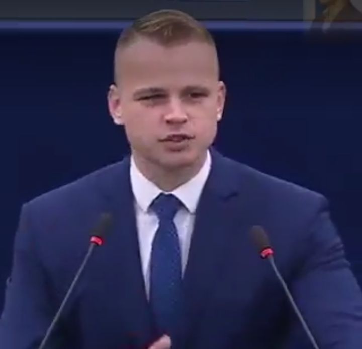 Laughing Monkey tweet media