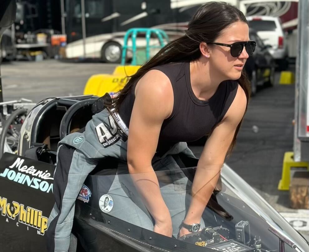 competitionplus's tweet image. 🏁 She was born into drag racing royalty — but Melanie Johnson isn’t riding a last name. She’s building her own.

From board games where nothing was given, to softball fields, to Arizona State, and now into the world of Top Fuel and Funny Car, Johnson explains how competition