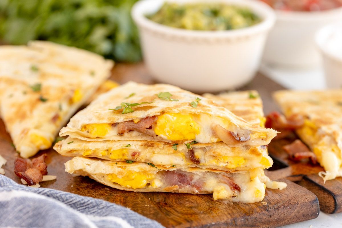 kyleecooks's tweet image. Bacon, egg, and cheese in a crispy quesadilla for Cinco de Mayo morning. 🧀 These Breakfast Quesadillas feed the whole family fast before the fiesta starts. #CincoDeMayo #BreakfastQuesadillas #kyleecooks kyleecooks.com/breakfast-ques…