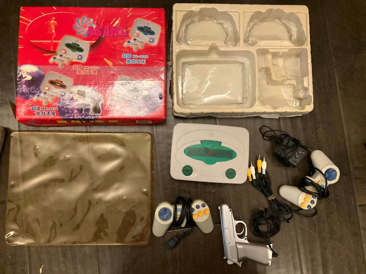 401_db's tweet image. New arrival item at Unauthorizon.

Brand: ASANG  
Name: 遊戲天使 
Model: KK-6102
Region: Taiwan

#Famicom/#NES based console, released by 金雅聖企業有限公司.

unauthorizon.org/record/recm8Tw…

#famiclone #bootlegconsole #retrogame