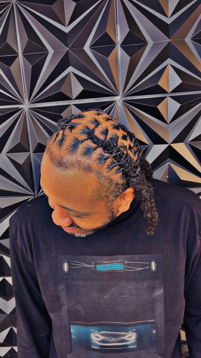 thelocloft's tweet image. Step into The Loc Loft on 24th St

Natural loc care. No synthetics. No extensions. Just precision, discipline, and real results

Certified Master Loctician with 100+ five star reviews

2406 S 24th St, Phoenix
773-503-0060

#Phoenix #LocCare