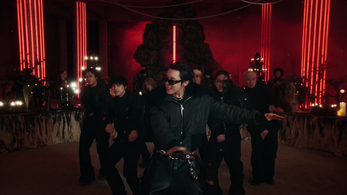 intro:night 🧭 tweet media