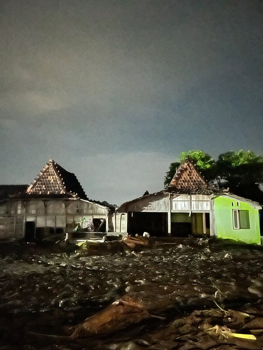 Humanies Project tweet media