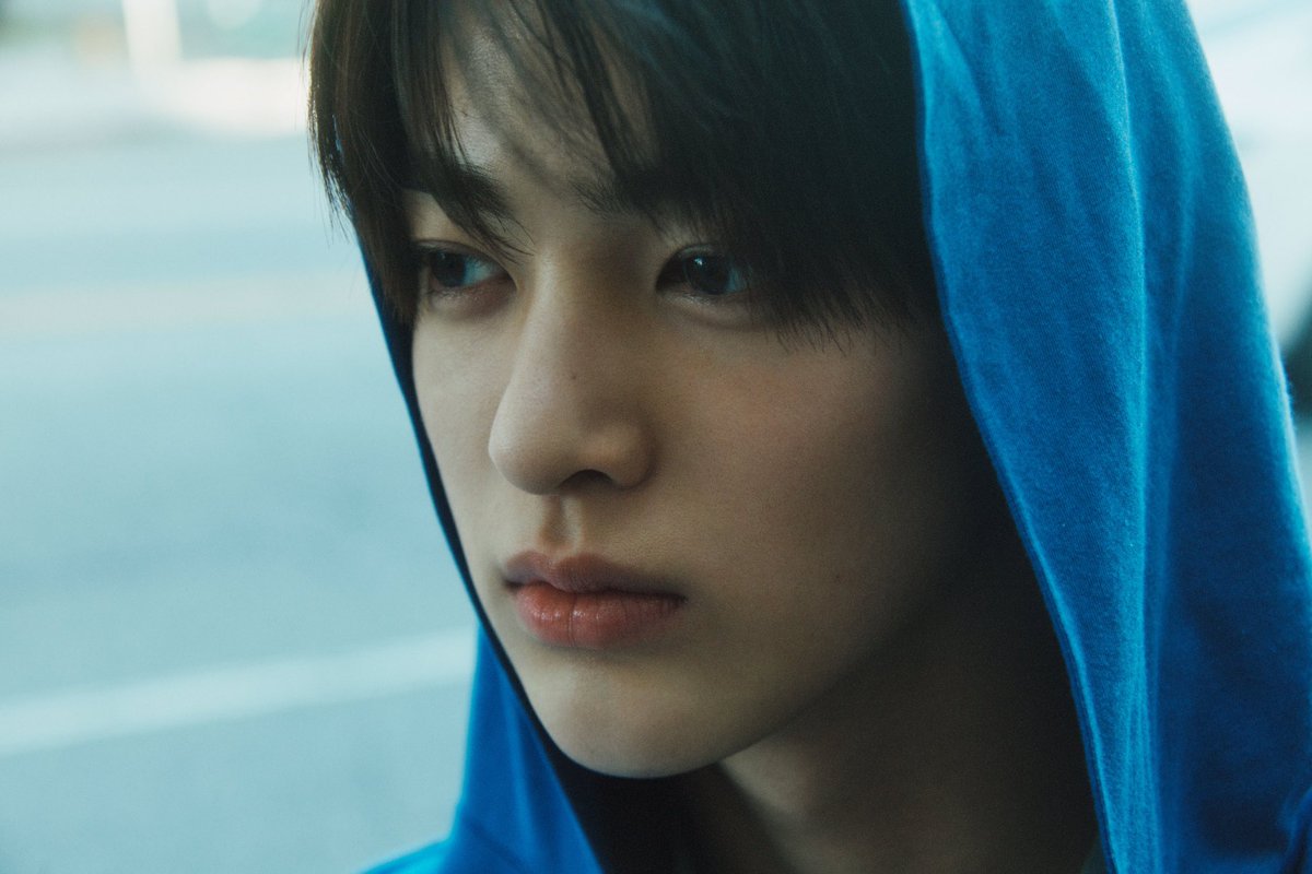 KEONHO__VOTING's tweet photo. Keonho looks so good in blue 💙
That color was made for him
#KEONHO #건호 https://t.co/NBGGtG9hSj