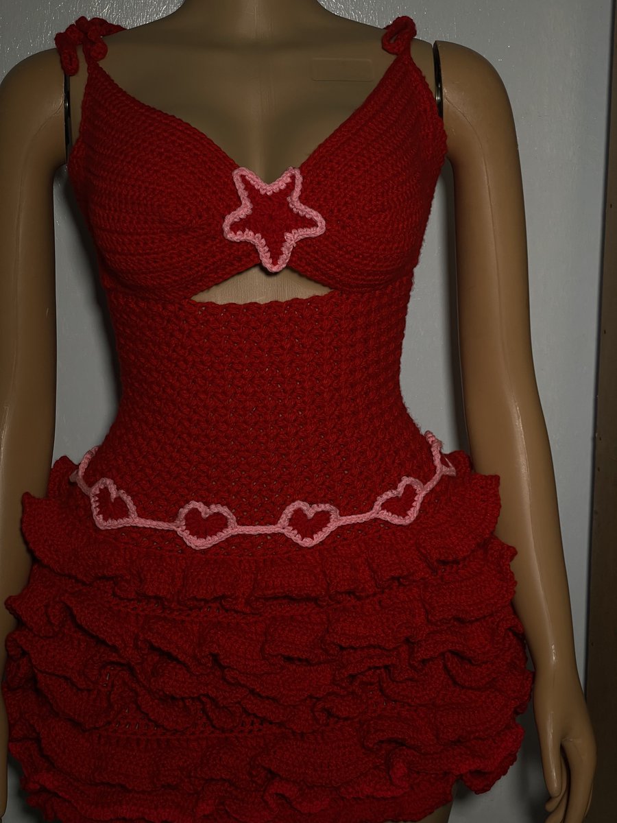 Dunnidotng's tweet image. Cramps said for whereeeee
But I fought hard and made this gorgeous dress in about 90 hours

Please help like and retweet so it gets to its target audience 🙏🏾. Graçias.