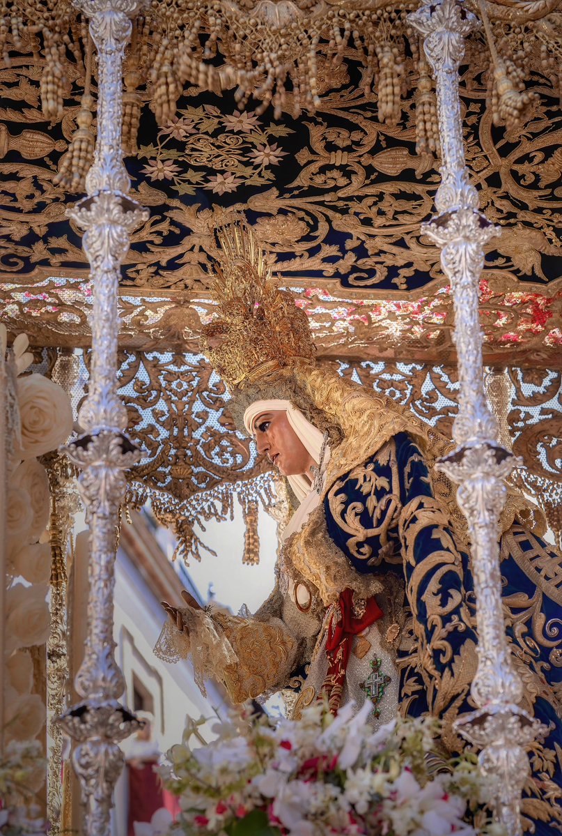 En la oscuridad me miro, la miré y me perdí…
#EsperanzaDeTriana