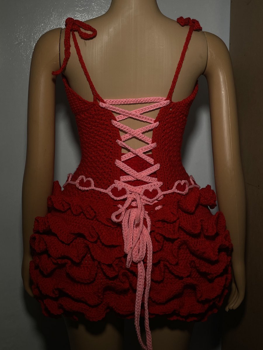 Dunnidotng's tweet image. Cramps said for whereeeee
But I fought hard and made this gorgeous dress in about 90 hours

Please help like and retweet so it gets to its target audience 🙏🏾. Graçias.